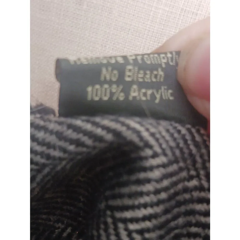 Celtic ore tweed Irish designed knitwear 12 1/2 x 66 1/2 herringbone Unisex